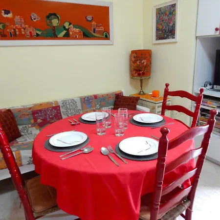 Convenient In The Center Of The City! شقة نافبليو